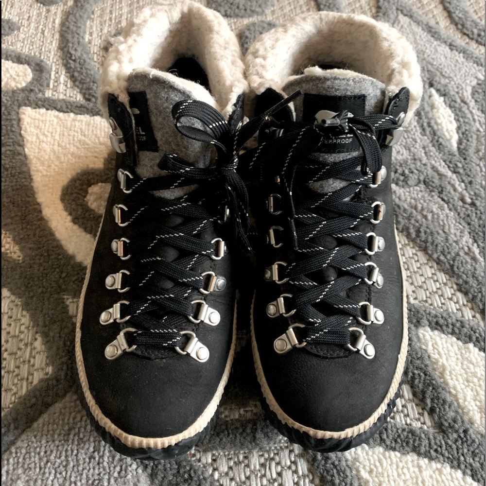 SOREL - Women's Out ‘N About Plus Conquest Waterproof Suede Boot size 7.5 GUC!